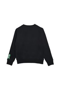 Felpa nera a maniche lunghe con polsini e bordo a coste, con una piccola grafica verde e bianca sulla manica sinistra vicino al polso.