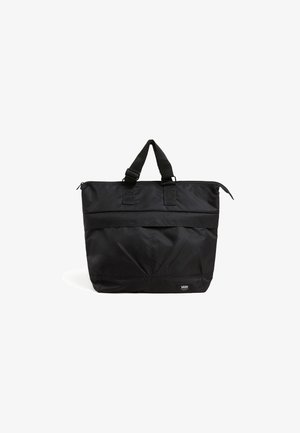 Borsa a tote nera in nylon con chiusura a zip, manici corti doppi e tasca frontale con zip. Presenta un'etichetta logo discreta nell'angolo inferiore.