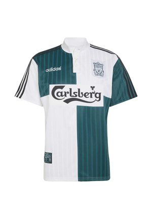 Fußballtrikot mit grünen und weißen vertikalen Streifen, Adidas-Logo, Liverpool FC Wappen und Carlsberg-Sponsor auf der Vorderseite.