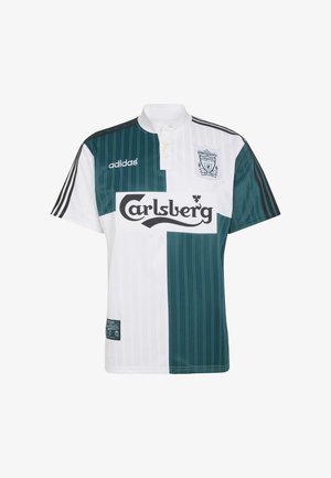 Fußballtrikot mit grünen und weißen vertikalen Streifen, Adidas-Logo, Liverpool FC Wappen und Carlsberg-Sponsor auf der Vorderseite.