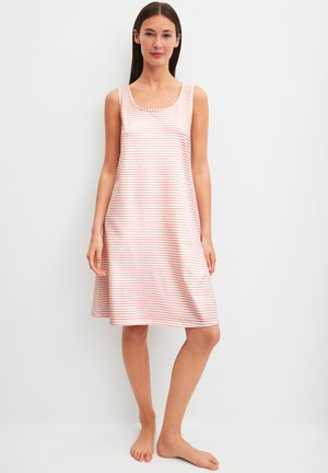 Gestreiftes ärmelloses Kleid in Hellrosa und Orange, gefertigt aus weichem Stoff; verfügt über einen quadratischen Ausschnitt und eine lockere, fließende Silhouette.