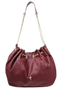 Bordowa torebka skórzana o teksturowanej powierzchni, w luźnym stylu, z złotymi akcentami, łańcuszkowym paskiem oraz marszczonym zamknięciem na górze.
