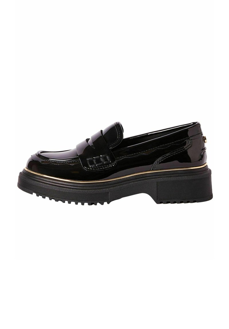Mocasini negri din piele lacuită, cu o platformă joasă, având o bandă decorativă și un accent subtil de aur aproape de talpă. Talpa exterioară este din cauciuc texturat.