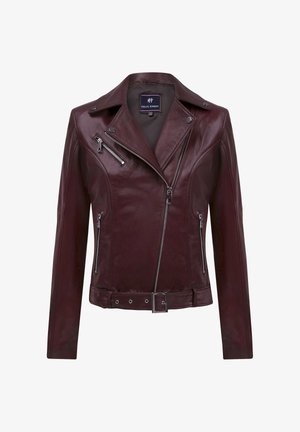 Burgundská kožená motocyklová bunda s kapsami na zip, detailním páskem a klopovým límcem; hladká textura a přiléhavý střih.