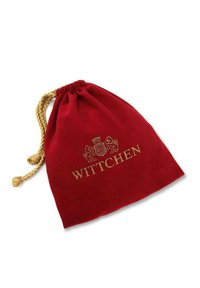 Bolsa de drawstring de terciopelo rojo con cordón dorado, con texto "WITTCHEN" en relieve y un emblema decorativo. Textura suave, forma redondeada.