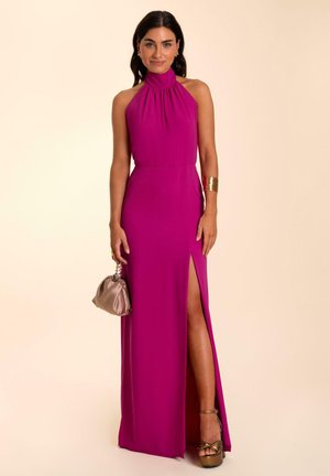 THE-ARE LARGO CON ABERTURA Y CUELLO HALTER - Maxi dress - pink