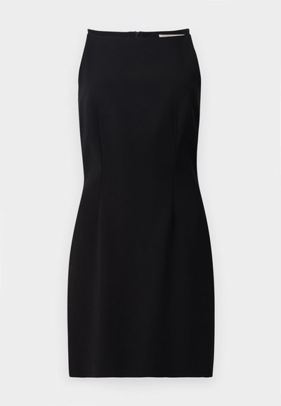 Mustmustav kleit, millel on vormiv rõivastus, sile kangas, seljaosas lukuga sulgumine ja peened õmblusdetailid.