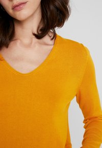 TOM TAILOR Jersey de punto - yellow