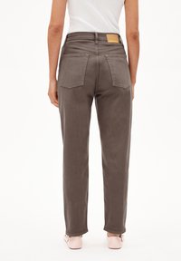 Gray, high-waisted jeans featuring a wide-leg cut, back pockets with square flaps, and a branded leather patch at the waist.