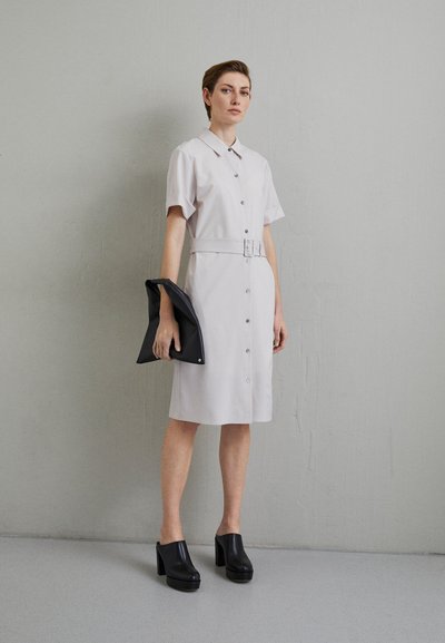 Theory BELTED TRACEAB - Robe chemise - sand
