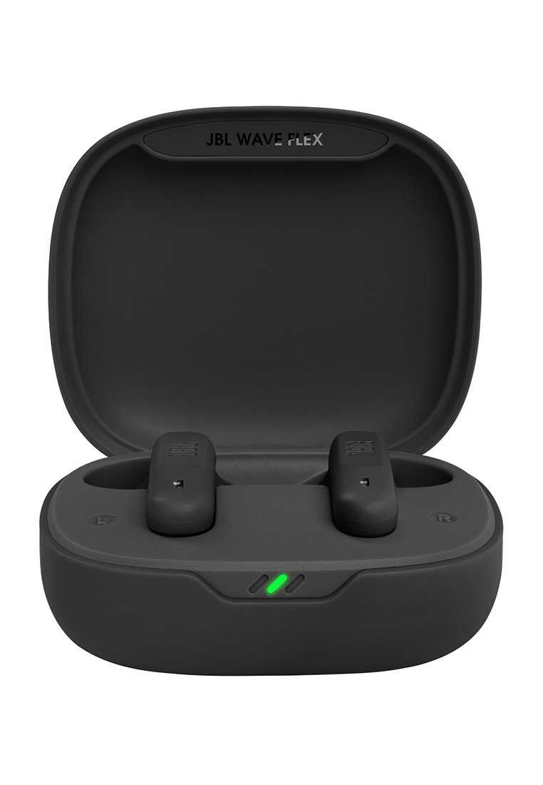 Schwarze JBL Wave Flex True Wireless Ohrhörer, die in einem geöffneten Ladeetui mit eingeschaltetem grünen Indikatorlicht liegen.