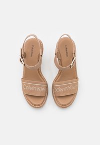 Calvin Klein WEDGE  - Sandalen met plateauzool - safari