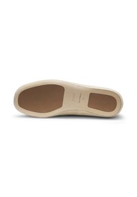 Semelle d'une chaussure beige avec des zones d’adhérence marron, marquée « BOSS », « Made in Portugal » et taille « 37 » visible.