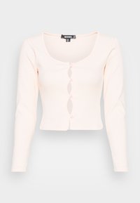 Top cropped de manga longa em tecido ribbed suave e rosa claro, com decote em forma de U e cinco botões com um detalhe em forma de chave abaixo dos botões.