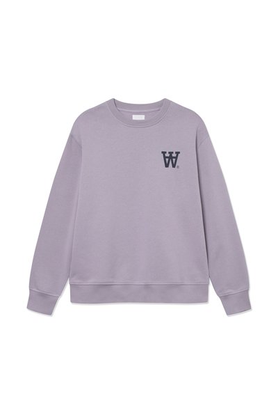Sweatshirt en coton violet avec col rond, manches longues, poignets côtelés et un petit logo noir sur la partie gauche de la poitrine.