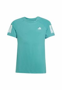 Jasnoniebieska koszulka sportowa z krótkim rękawem, wykonana z gładkiego, elastycznego materiału. Posiada białe akcenty w postaci trzech pasków na obu rękawach oraz logo marki.