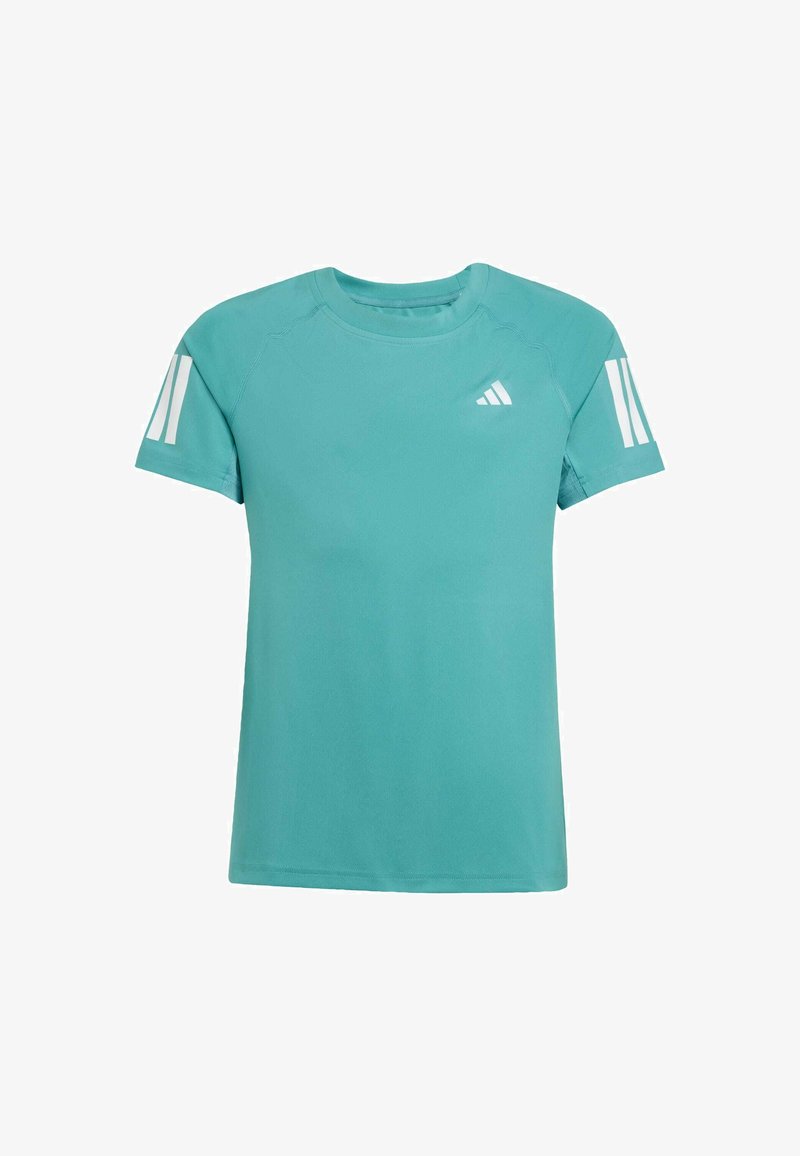 Jasnoniebieska koszulka sportowa z krótkim rękawem, wykonana z gładkiego, elastycznego materiału. Posiada białe akcenty w postaci trzech pasków na obu rękawach oraz logo marki.