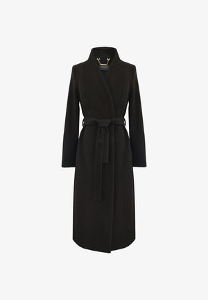 Długi czarny wełniany płaszcz z paskiem, szerokim kołnierzem i długimi rękawami, prezentowany na białym tle.