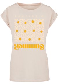 Light pink short-sleeve t-shirt featuring a floral design with yellow daisies and stylized text "F4NT4STIC SUMMER" in yellow.