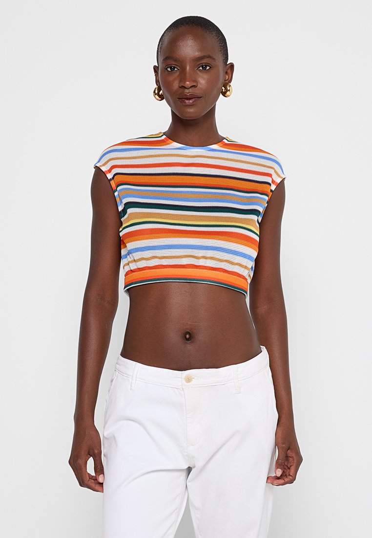 REMAIN Top wit REMAIN Top wit