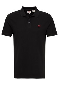 Czarna koszulka polo wykonana z bawełny, z trzema guzikami, krótkimi rękawami i małym czerwonym logo Levi's na lewej piersi.