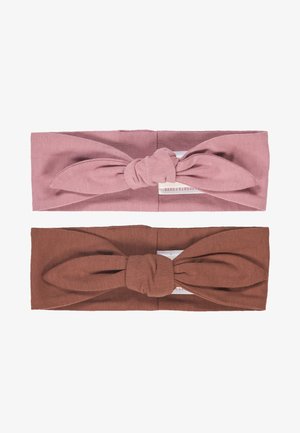 Dwie materiałowe opaski na głowę, jedna w jasnoróżowym, a druga w ciemnym brązie. Każda z nich ma szczegół w postaci węzła na środku i miękką teksturę.