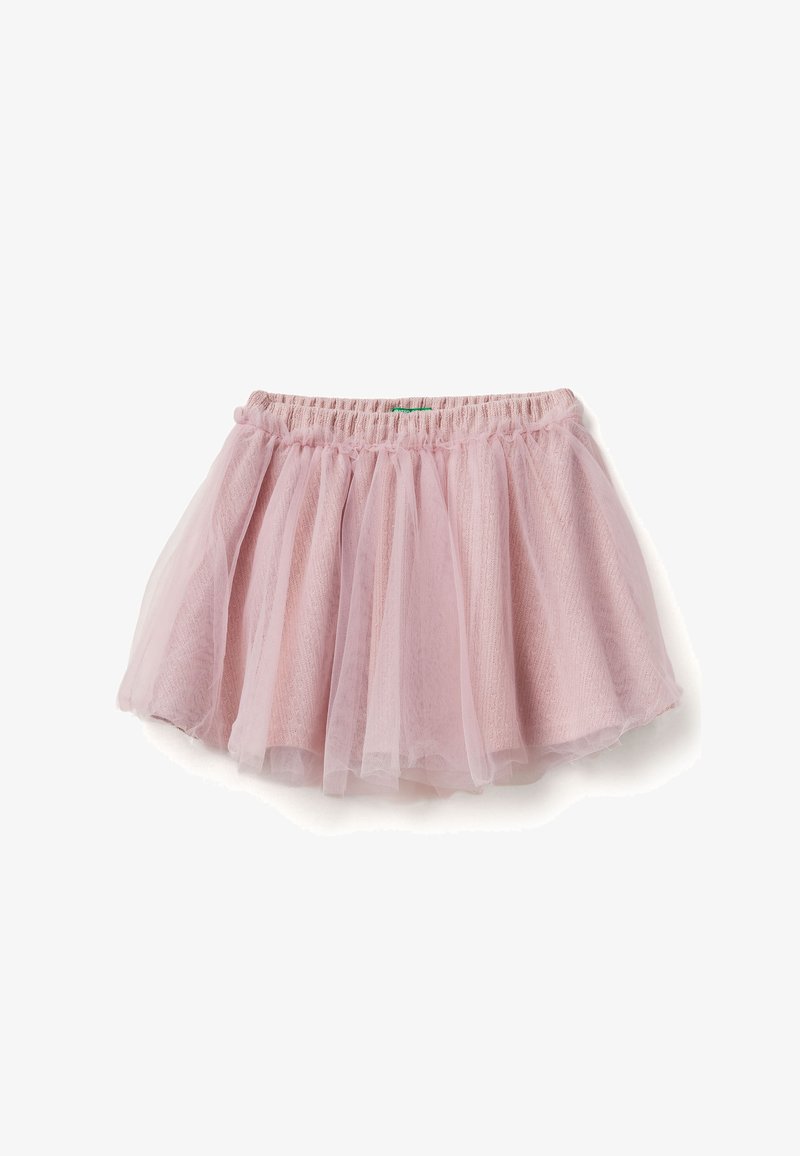 Falda de tul rosa claro con una cintura elástica fruncida, que presenta múltiples capas para volumen y una apariencia suave y texturizada.