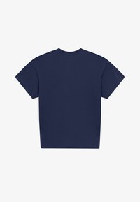 T-shirt bleu marine à manches courtes posé à plat, montrant le dos avec un col rond classique et un ourlet droit.