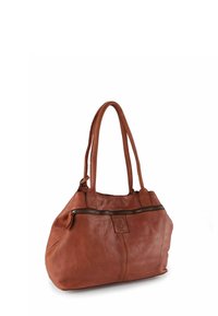 Bruine leren tote bag met een gladde textuur, voorzien van twee schouderbanden en een ritsvak aan de voorkant. Logo label zichtbaar.