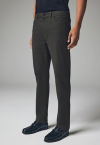 Next SOFT TOUCH STYLE - Jeans Tapered Fit - olive