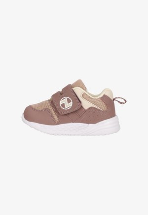 Sneakers in lichtroze en beige mesh met synthetische accenten. Voorzien van een klittenbandsluiting, logo-detail en een textuur witte rubberen zool.