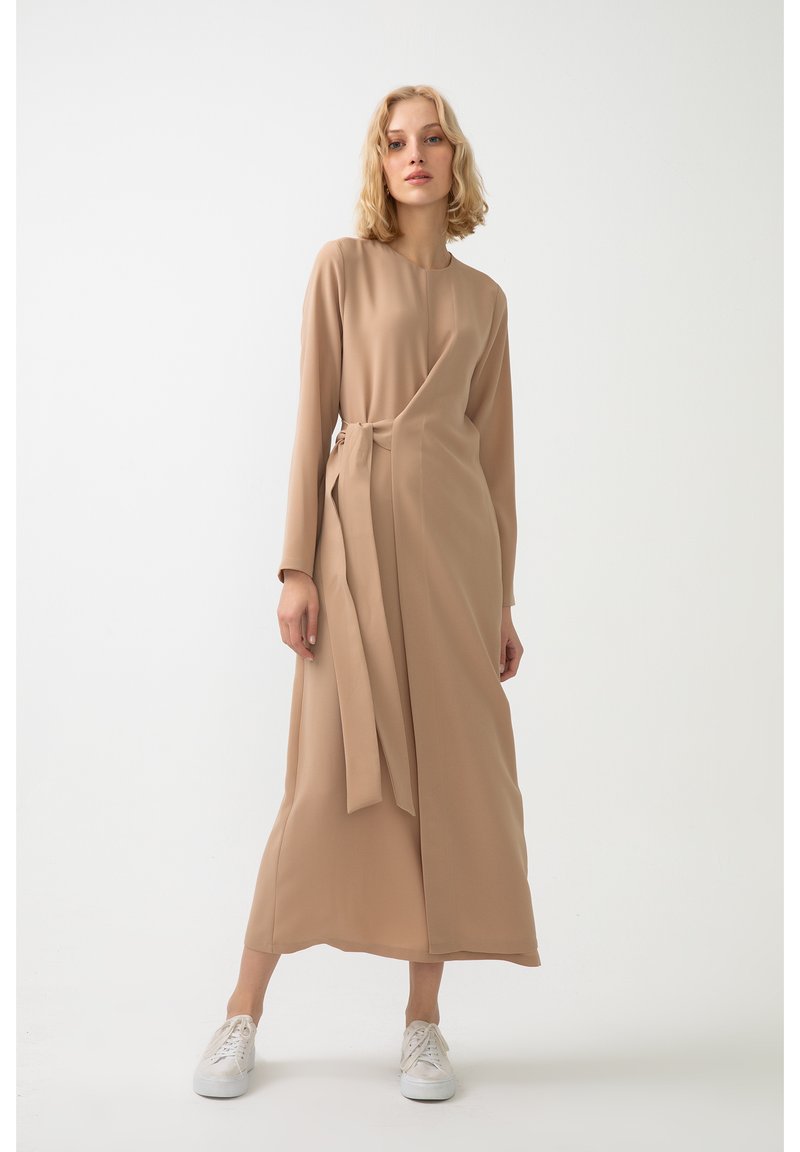 Touché Privé ENVELOPE CREPE - Dnevna obleka - beige