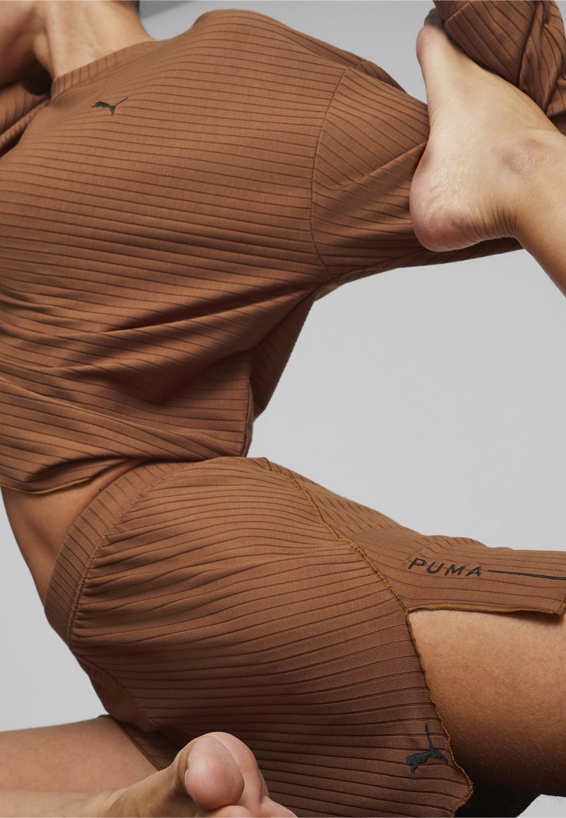 Puma - PREMIUM STUDIO - Sport rövidnadrágok - teak, Nagyítás