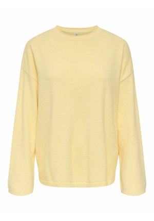 Pull-over jaune en tissu doux, avec un col rond, des épaules tombantes et des manches longues avec des poignets côtelés.