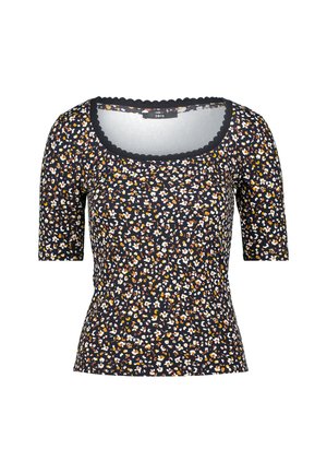 Haut noir à manches courtes avec un col en forme de scoop, arborant un motif floral en orange, blanc et jaune, et une finition en dentelle au niveau du col.