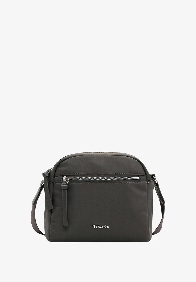 Czarna nylonowa torba na ramię o zaokrąglonym kształcie, z przednią kieszenią na zamek błyskawiczny i regulowanym paskiem. Logo umieszczone z przodu.