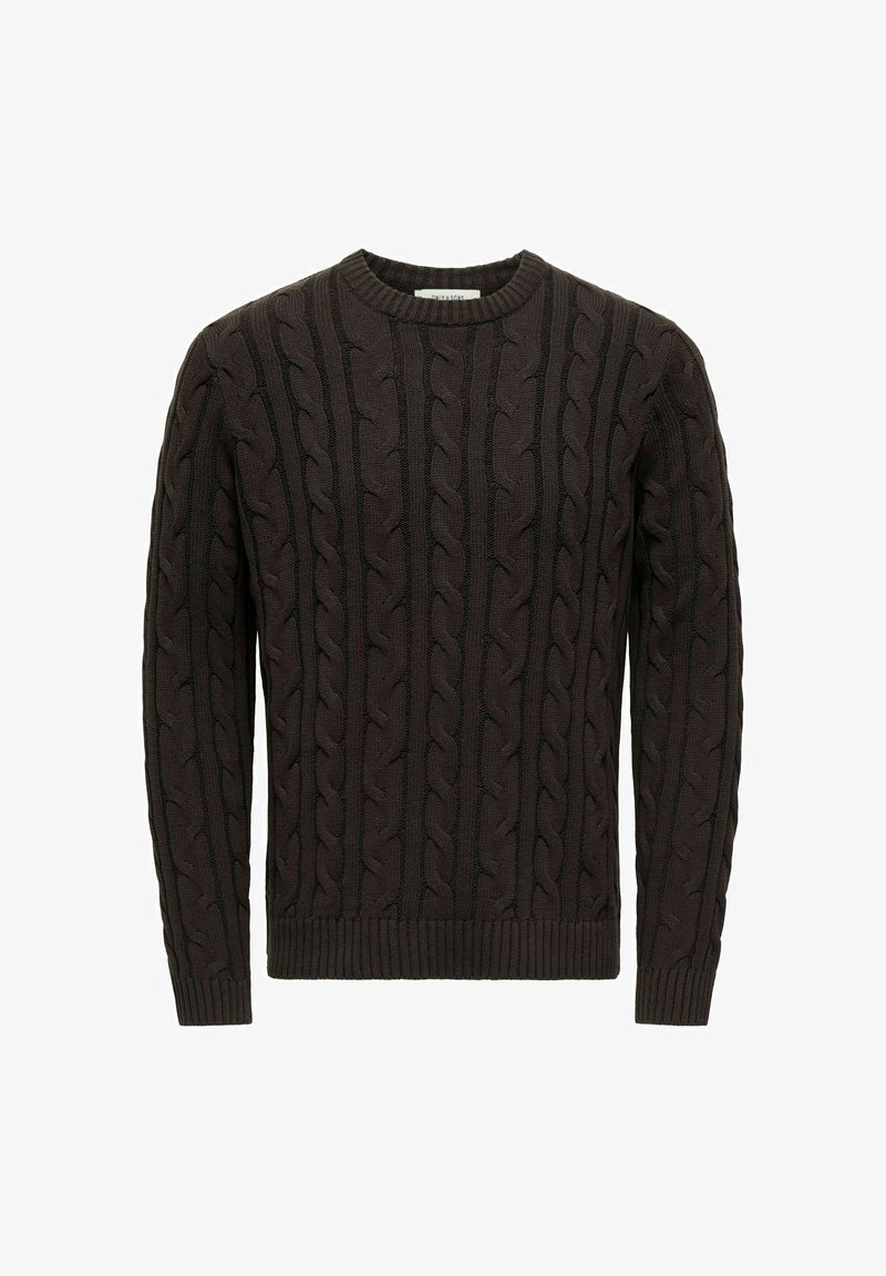 Pull tricoté marron foncé avec motifs torsadés, manches longues, et poignets et ourlet côtelés.