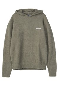 Olivově zelená mikina s kapucí vyrobená z texturované, huňaté látky, která má přední kapsu a malé bílé logo "PEGADOR" na hrudi.