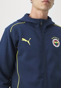 Puma FENERBAHCE ISTANBUL CASUALS HOODED - Klubové oblečení - club navy/speed yellow
