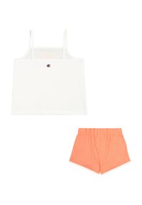 Débardeur blanc à fines bretelles, affichant un petit logo, associé à un short orange à taille élastique. Design simple, texture lisse.