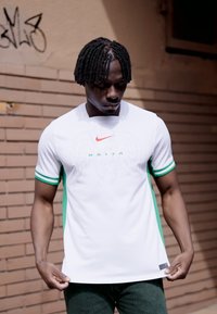 Nike Performance NIGERIA NFF STADIUM HOME - Maglia da calcio - white/lucky green/challenge red