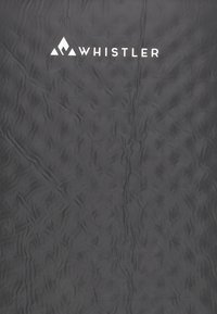 Zwarte jas met een gestructureerd oppervlak, voorzien van een wit "WHISTLER" logo nabij de bovenkant. De stof vertoont subtiele visuele patronen.