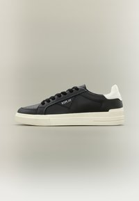 Επιλέχθηκε, black/off white