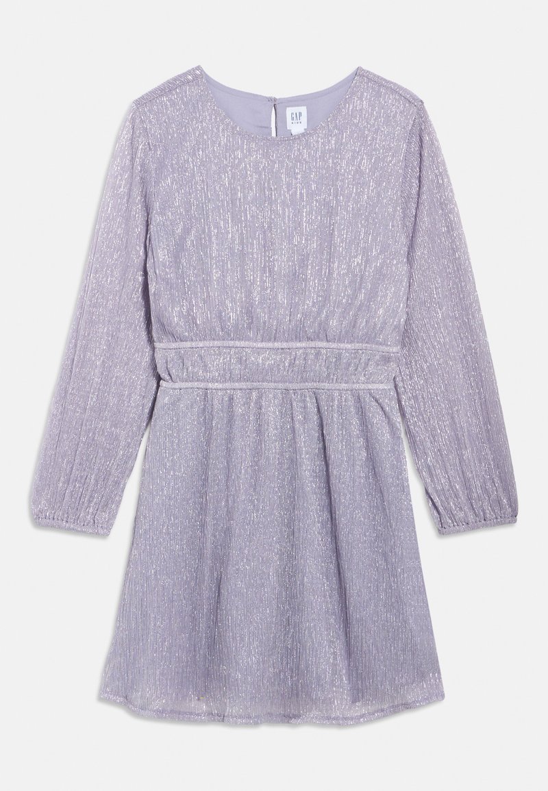 Παιδικό φόρεμα λιλά με μακρύ μανίκι, υφασμάτινη λάμψη, ελαστική μέση, στρογγυλή λαιμόκοψη και κούμπωμα με κουμπιά στην πλάτη.