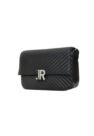 Borsa nera in ecopelle trapuntata con chiusura a pattina, featuring il logo metallico "JR", texture liscia e dettaglio di cucitura diagonale.
