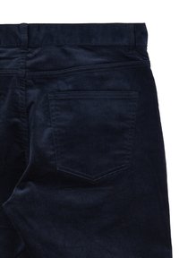 Pantalon en velours côtelé bleu marine à coupe droite, doté d'une poche arrière avec un bord piqué et un tissu texturé.