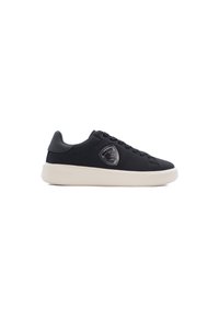 Sneaker nera con una parte superiore liscia, design con lacci e una discreta patch con logo. Presenta una suola in gomma crema a contrasto e dettagli testurizzati.