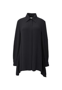 Langärmlige schwarze Bluse mit spitzem Kragen, geknöpften Bündchen und einer fließenden Silhouette mit einem längeren Rückensaum, hergestellt aus leichtem Stoff.