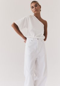 MUUV.APPAREL ZAI mleczny