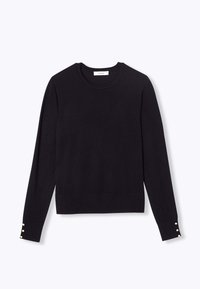 Pull noir en tissu lisse avec col rond, manches longues et accents de boutons dorés au niveau des poignets. Coupe classique avec ourlet côtelé.